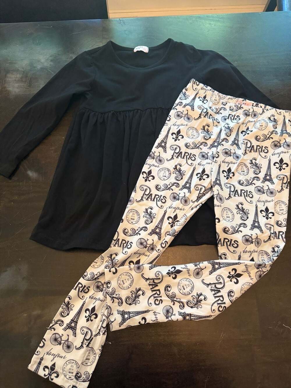 Pete & Lucy Black Tunic Top and Paris Print Leggings Outfit